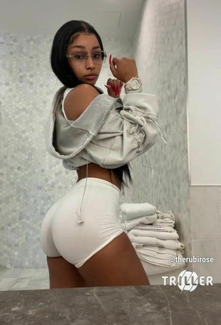 Rubi Rose (@rubirose) #bunda grande  #shorts  #shorts branco  #sexy  #cropped  #top branco  #rebolar  «rUbi a hOe... that’s cap bitch...»