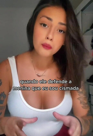 Vitoria Marcilio (@vitoriamarcilioo) #decote  #peitos grandes  #corpo tatuado  #regata  #top branco 