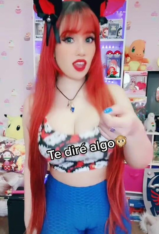 Katherine Cal Afú (@windygirk) #pata de camelo  #lábios vermelhos  #cosplay  #peitos grandes  #cropped  #bunda tremendo  «I love Avril   y sus canciones...»