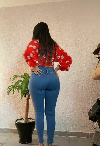 Andrea Magallanes (@andy_sanmag) #bunda  #cropped  #decote  #calça jeans  «Mamiiiii  ❤️»