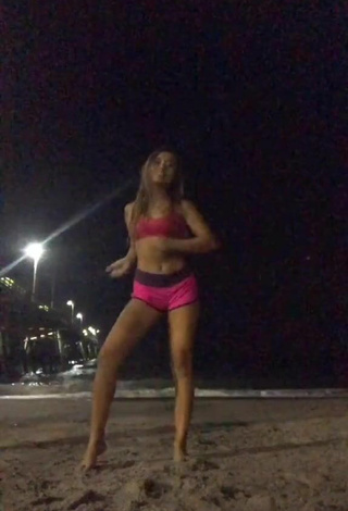 Alexa Hornshuh (@beastmode_lex) #praia  #top de biquíni  #top de biquíni rosa  #shorts  «Late night swims»