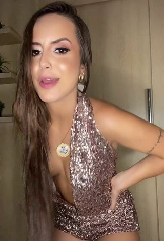 Bianca Jesuino (@biancajesuino_) #bunda tremendo  #geral  #lantejoulas em geral  #decote  #corpo tatuado  #sem sutiã  #peito lateral  #bunda  «Entendi nada mas tá KKKK»