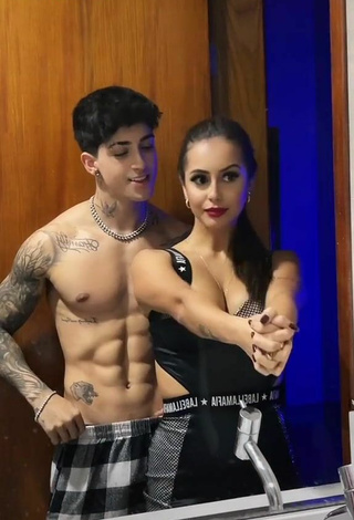 Bianca Jesuino (@biancajesuino_) #corpo tatuado  #cropped  #decote  «#foryou #fy»