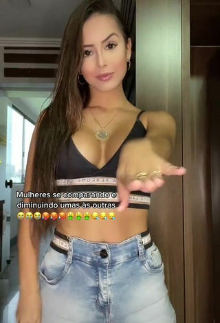 Bianca Jesuino (@biancajesuino_) #cropped  #decote  #corpo tatuado  #piercing no umbigo  #shorts jeans  «Tem lugar pra todo mundo! ❤️...»