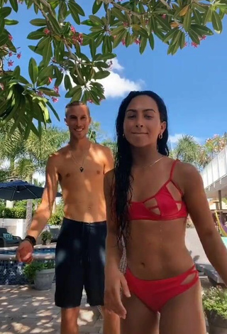 Gabi Butler (@gabi_butler1617) #decote  #corpo tatuado  #bikini  #biquíni vermelho  «I miss Florida ❤️»