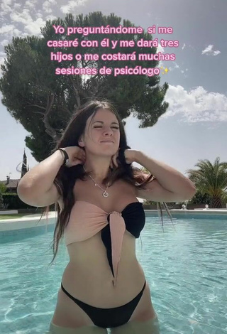 Gigiis (@gigiisyt) #bikini  #decote  #piscina  #corpo tatuado  «Real  iG: GIGIIS»