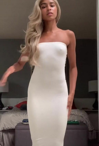 Aleeya Hutchins (@iamsauced) #vestido  #apertado  #vestido branco  #sem sutiã  «Can we get some commotion for...»