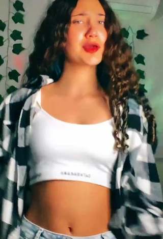 Isabela (@isaevoce5) #cropped  #decote  #top branco  «essa semana tem vídeo novo todo...»