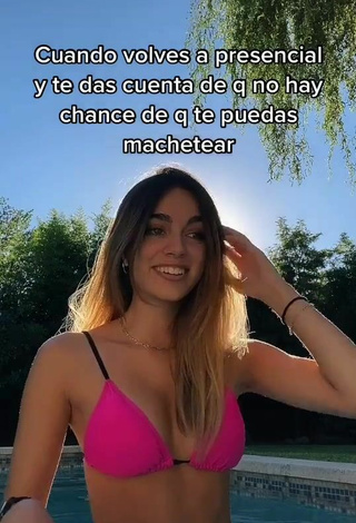 kiki (@kialozza) #top de biquíni  #top de biquíni rosa  #decote  #piscina  «Jajajaja | ig: kiaralozza #humor...»