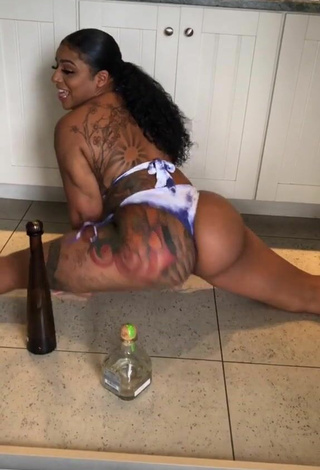 Mikayla Saravia (@kkvsh) #decote  #peito lateral  #corpo tatuado  #peitos grandes  #bunda grande  #bikini  «When start to turn up before...»