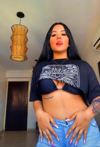 Nicole Diaz (@nicoleddiazz) #cropped  #decote  #corpo tatuado  «Dicen que si copias el enlace...»