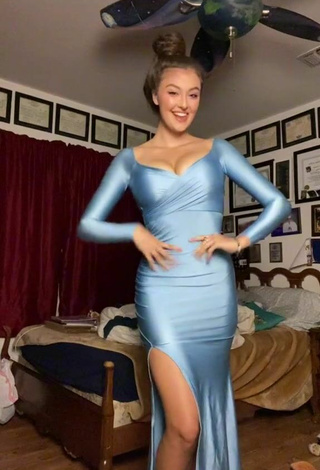 Rachel Pizzolato (@rachel_pizzolato) #decote  #vestido  #vestido azul  #vestido de seda  «Is the blue dress smack or wack...»