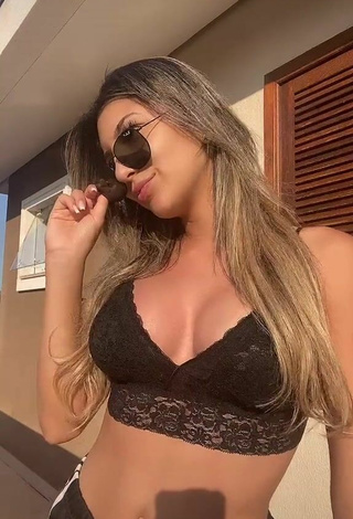 Raffaela Souza (@raffaelasouza_) #decote  #sutiã  #sutiã preto  #sutiã de renda  #shorts  #shorts esportivos  «Me engana naum    #fy...»