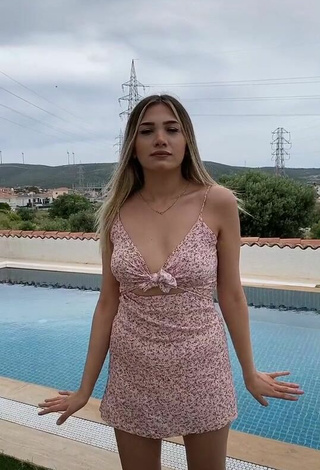 aleynabbozz (@aleynaabbozz) #vestido  #decote  «Akım var dediler geldik»