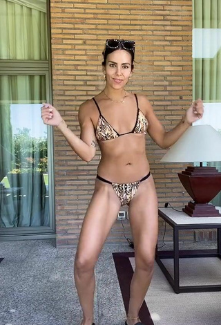 Cristina Pedroche (@cristipedroche) #decote  #bikini  #peitos saltando  #corpo tatuado  #dança de saque  «¿Queréis que suba alguno de los...»