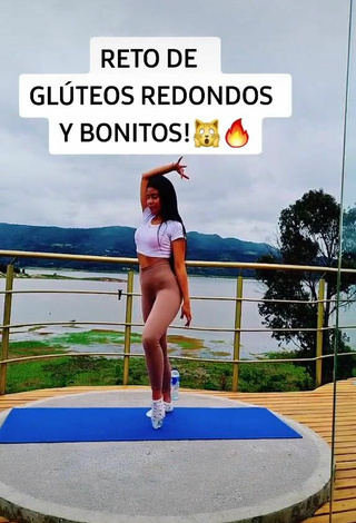 Lulo Fit (@lulofit) #cropped  #top branco  #legging  #bunda  #fitness  «TE RETO! Envía a tu amig@ para...»