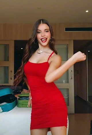 Nadia Vilaplana (@nadia.vilaplana) #decote  #vestido  #vestido vermelho  #dança de saque  «Me quedaba este video de ayer...»