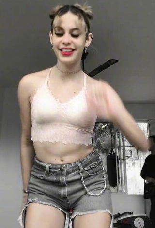 Nicol Gutiierrez (@nicolgutiierrez_) #decote  #cropped  #top bege  #top curto de renda  #dança de saque  «Daleee #nicolgutierrez #foryou»