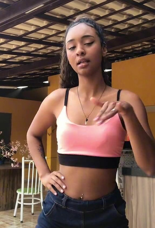 Sarah Geovana (@sousarahgeovana) #decote  #cropped  #shorts  #piercing no umbigo  #dança de saque  «Oi amores criei uma dança quem amou»