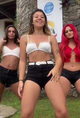 Carol Thome (@carolthome_) #decote  #cropped  #shorts  #dança de saque  «eu amoo @Yago Gomes @Mayca...»