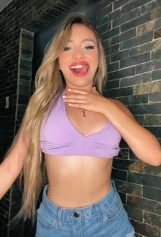 Iriannys Pinzon (@iriannyspinzon) #decote  #cropped  #purple crop top  #dança de saque  «HIJAAAAAA✨ vayan a seguirme en...»