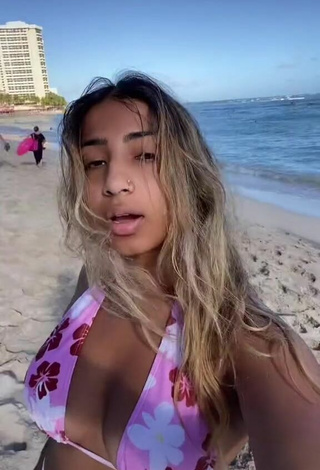 Milan Mathew (@milan.mathew) #decote  #bikini  #praia  «My fav trend rn  #fyp #viral...»