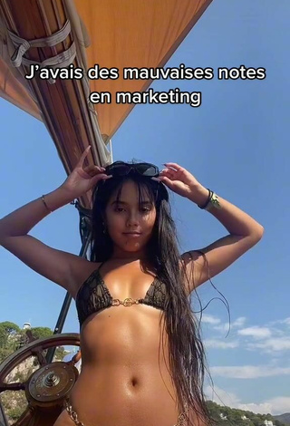 Mai Lee (@mlee_sts) #decote  #bikini  «#humour»