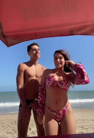 Raissa Barbosa (@raissabarbosa) #decote  #bikini  #bunda  #dança de saque  #piercing no umbigo  #praia  «Até que enfim conseguimos»