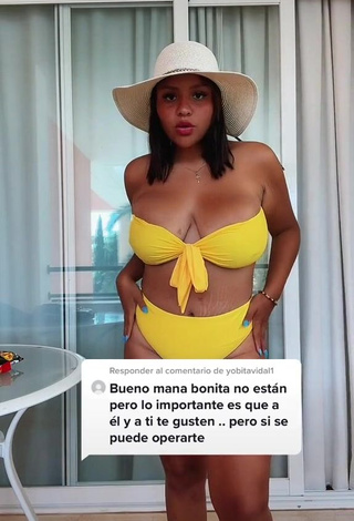 Adelaida Tassoni (@adelaidagonet) #decote  #bikini  #biquíni amarelo  #peitos grandes  #corpo tatuado  «Responder a @yobitavidal1 yo me...»