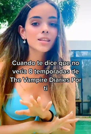 Alana Lliteras (@alanalliteras) #decote  #cropped  #top azul  «Si #tvd #thevampirediaries...»