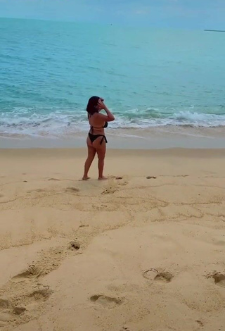 Allana Vasconcelos (@allanamartins_) #decote  #bikini  #biquíni preto  #peitos grandes  #bunda  #mar  «então fod4seee»