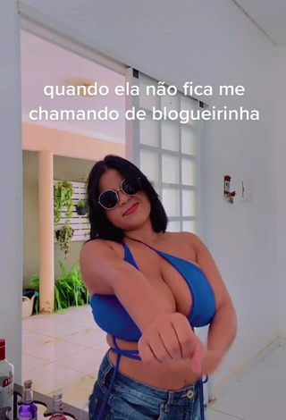 Allana Vasconcelos (@allanamartins_) #decote  #top de biquíni  #top de biquíni azul  #peitos grandes  #peitos saltando  «uma menina parou de falar cmg...»