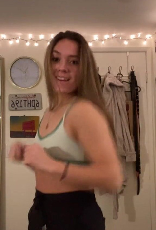 Abby Fenwick (@fenwickal) #decote  #cropped  «love this dance!!»