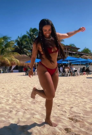 Gabily (@gabilyofc) #decote  #bikini  #biquíni vermelho  #dança de saque  #praia  «Ficou bem ruim esse kkk #fyp...»