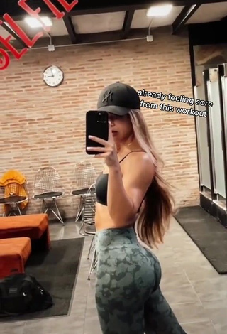 Sophie Gainsbybrains (@gainsbybrains) #decote  #sutiã esportivo  #sutiã esportivo preto  #legging  #bunda  #clube de esportes  #fitness  «only gains today #gymmotivation»