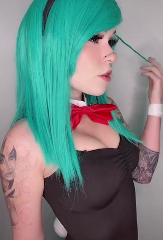 Holofox (@holofox) #decote  #corpo tatuado  #cosplay  «Simp doctor #holofox #bunnybulma...»