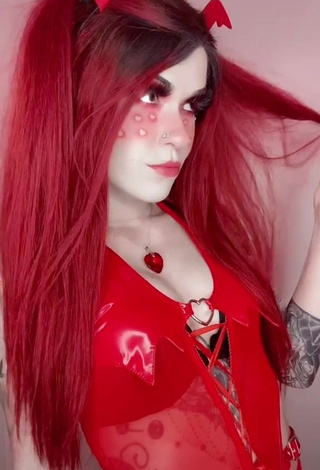 Holofox (@holofox) #decote  #corpo tatuado  #cosplay  «I’m bratty daddy #holofox»