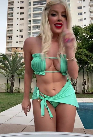 Jaquelline (@jaquelline14) #decote  #bikini  #biquíni verde  #peitos saltando  #peito lateral  #piscina  «Passa lá em casa»