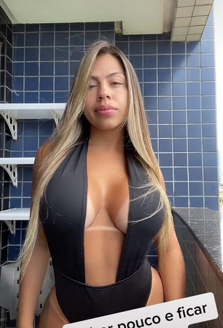 Camila Xavier (@oficiialxavier) #decote  #roupa de banho  #maiô preto  #peitos grandes  #apertado  #peito lateral  #corpo tatuado  «Desse jeitinho  #fypシ...»