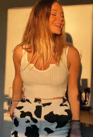 Romane Bertrand (@rromaaaane) #decote  #cropped  #top branco  «:))»