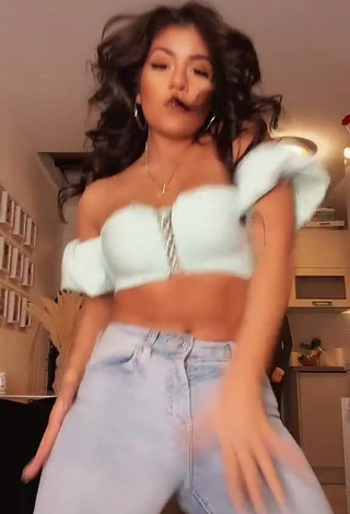 Sabrine Khan (@sabrine_khan) #cropped  #top branco  #peitos saltando  #dança de saque  «#fy #dance #foryou»