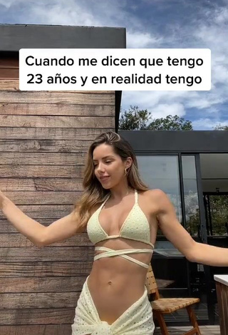 Silvana Araujo (@silvyaraujo) #decote  #bikini  «Cuantos años me pones...»