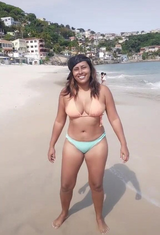 Vanessa Esplendorosa (@vanessaesplendorosa) #bikini  #praia  «#danca  #praia...»