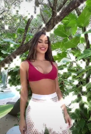 Kesia Muniz de Oliveira (@babi) #decote  #top de biquíni  #top de biquíni vermelho  #bunda tremendo  #rebolar  #calça  #calça branca  «Só lamentos #foryou»