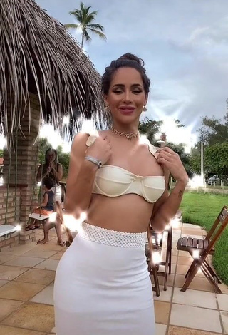 Kesia Muniz de Oliveira (@babi) #top de biquíni  #top de biquíni branco  #saia  #saia branca  #bunda tremendo  «Fala galera #foryou...»