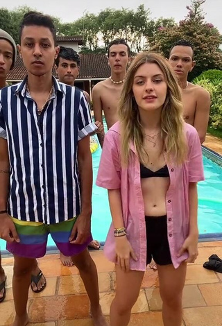 Katerine Krause (@krausekate) #top de biquíni  #top de biquíni preto  #shorts  #shorts pretos  #bunda tremendo  #piscina  «Quem vocês shippam da casa...»