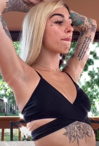 Cruella Morgan (@cruellamorgan) #corpo tatuado  #cropped  #top preto  «let’s be friends ✨ #FashionEdit...»