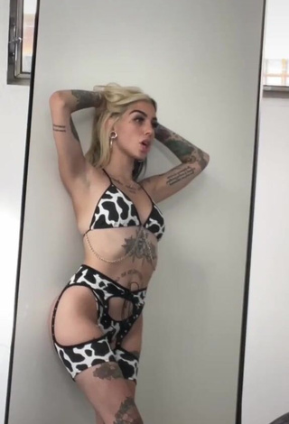 Cruella Morgan (@cruellamorgan) #lingerie  #sexy  #corpo tatuado  «anything for daddy i mean...»