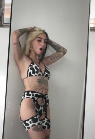 Cruella Morgan (@cruellamorgan) #lingerie  #corpo tatuado  #sexy  «i wanna put you in 7 positions...»