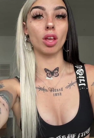 Cruella Morgan (@cruellamorgan) #decote  #corpo tatuado  #top de biquíni  #top de biquíni preto  «it’s the nose scrunch at the end...»